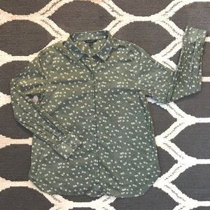 Banana Republic Women's Green Floral Button Down Collared Shirt Size Medium